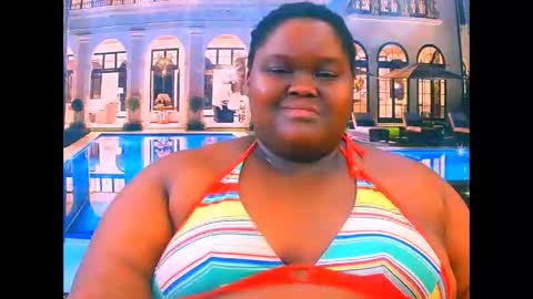 Snapshot of ebonyhotbuns4u2luv chatting on June 5, 6:57 pm ebonyhotbuns4u2luv online show from June 5, 6:57 pm