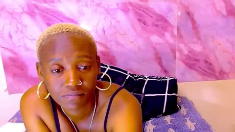 Snapshot of ebonyolive69 chatting on October 21, 6:41 pm Cindy online show from October 21, 6:41 pm