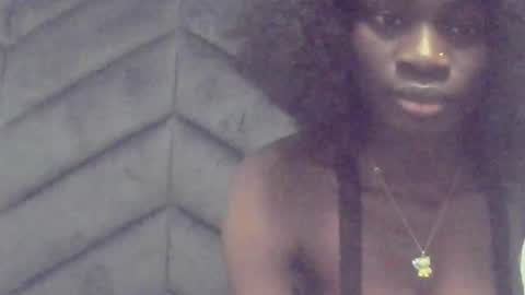Snapshot of ebonypetiti chatting on October 12, 9:47 pm queen online show from October 12, 9:47 pm