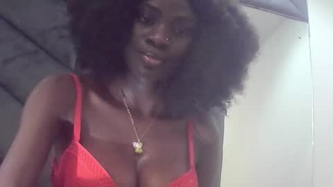 Snapshot of ebonypetiti chatting on October 15, 12:11 am queen online show from October 15, 12:11 am