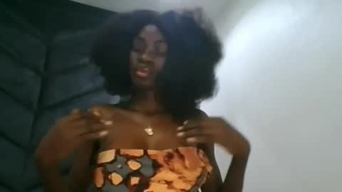 Snapshot of ebonypetiti chatting on October 24, 2:57 pm queen online show from October 24, 2:57 pm