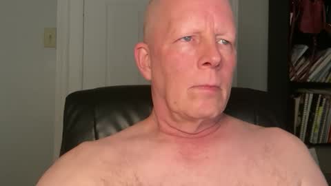 Snapshot of eddygl1968 chatting on November 11, 4:01 am Eddy online show from November 11, 4:01 am