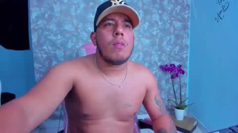Snapshot of edgarpinto302 chatting on February 24, 5:16 am edgarsexxx online show from February 24, 5:16 am