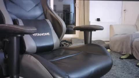 Snapshot of edged_biker chatting on December 24, 6:28 pm edged biker online show from December 24, 6:28 pm