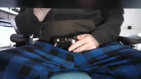 Snapshot of edged_biker chatting on November 29, 11:35 am edged biker online show from November 29, 11:35 am