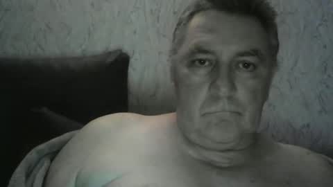 Snapshot of edje59a chatting on November 22, 1:26 am Eddy online show from November 22, 1:26 am