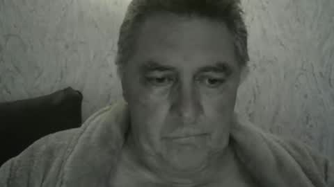 Snapshot of edje59a chatting on December 4, 12:20 am Eddy online show from December 4, 12:20 am