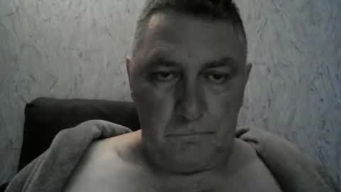 Snapshot of edje59a chatting on December 17, 1:00 am Eddy online show from December 17, 1:00 am