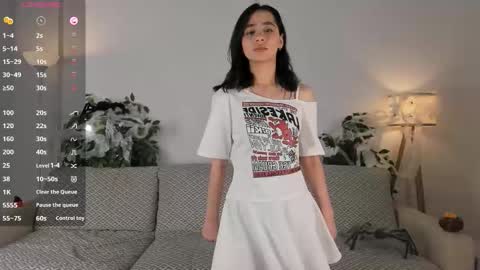 Snapshot of edlacarleton chatting on October 30, 1:18 am Nikki online show from October 30, 1:18 am