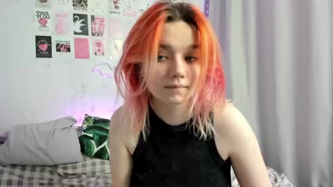 Snapshot of edna_dana chatting on December 23, 6:27 pm Edna online show from December 23, 6:27 pm