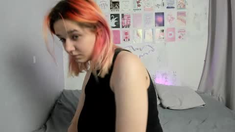 Snapshot of edna_dana chatting on January 5, 6:24 pm Edna online show from January 5, 6:24 pm