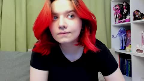 Snapshot of edna_dana chatting on October 3, 7:33 pm Edna online show from October 3, 7:33 pm