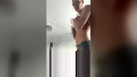 Snapshot of edward_secret chatting on February 26, 11:09 am edward_secret online show from February 26, 11:09 am