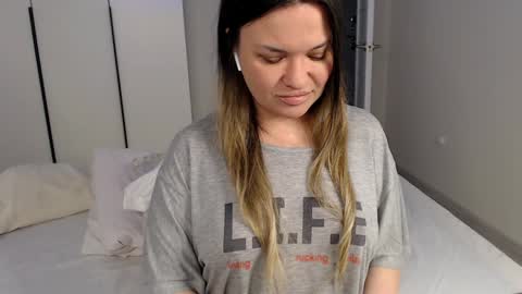 Snapshot of eelena4kiss chatting on February 2, 12:24 pm eelena4kiss online show from February 2, 12:24 pm