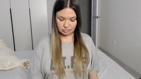 Snapshot of eelena4kiss chatting on February 23, 4:46 pm eelena4kiss online show from February 23, 4:46 pm