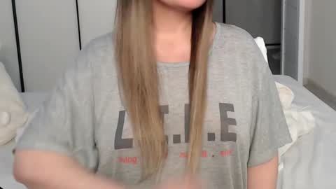 Snapshot of eelena4kiss chatting on February 25, 12:03 pm eelena4kiss online show from February 25, 12:03 pm