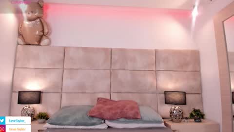 Eevee online show from December 1, 1:43 am