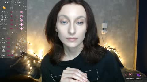 Snapshot of effy_gray chatting on February 13, 12:00 pm Anna online show from February 13, 12:00 pm