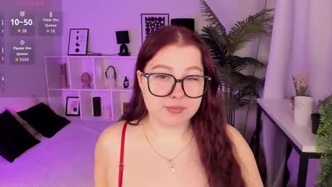 Snapshot of effyblush chatting on December 3, 1:42 pm Effy online show from December 3, 1:42 pm