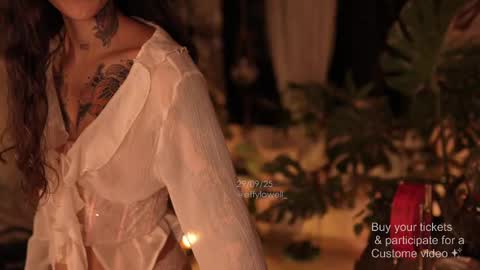 Snapshot of effylowell_ chatting on September 30, 12:48 am Effy online show from September 30, 12:48 am