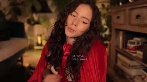 Snapshot of effylowell_ chatting on October 26, 1:55 am Effy online show from October 26, 1:55 am