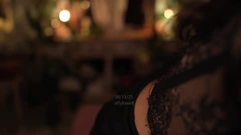 Snapshot of effylowell_ chatting on November 9, 1:48 am Effy online show from November 9, 1:48 am