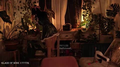 Snapshot of effylowell_ chatting on November 20, 1:06 am Effy online show from November 20, 1:06 am