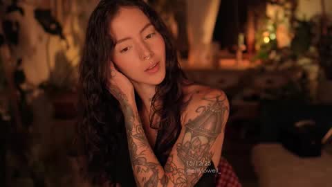 Snapshot of effylowell_ chatting on December 16, 2:38 am Effy online show from December 16, 2:38 am