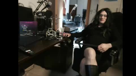 Snapshot of efi_crossou chatting on November 14, 12:09 am efi_crossou online show from November 14, 12:09 am