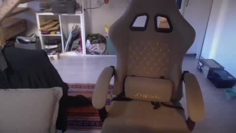 Snapshot of eighthundredeightyeight chatting on December 14, 12:32 pm eighthundredeightyeight online show from December 14, 12:32 pm