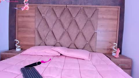 YG COUPLE online show from March 1, 8:33 pm