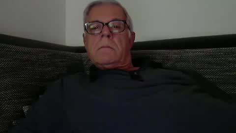 Snapshot of eisbaer1957 chatting on December 8, 3:02 pm eisbaer1957 online show from December 8, 3:02 pm