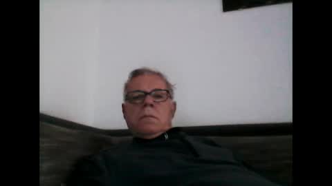 Snapshot of eisbaer1957 chatting on December 25, 8:18 am eisbaer1957 online show from December 25, 8:18 am