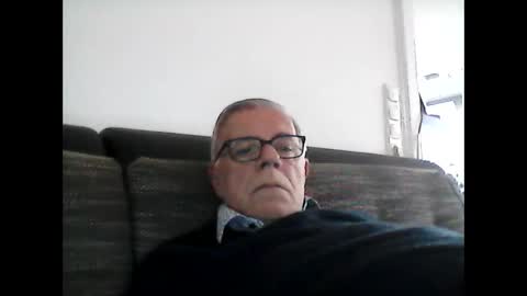 Snapshot of eisbaer1957 chatting on December 30, 1:03 pm eisbaer1957 online show from December 30, 1:03 pm