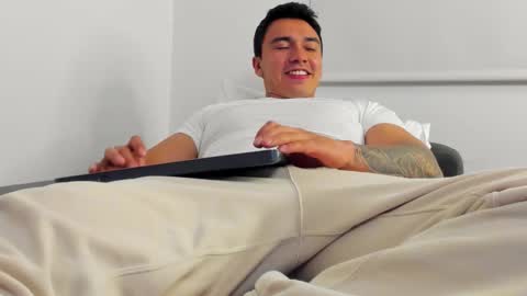 EITHAN CONOR online show from March 20, 3:44 am