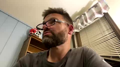 Snapshot of ejbooker11 chatting on October 27, 4:38 am PiedPiper online show from October 27, 4:38 am