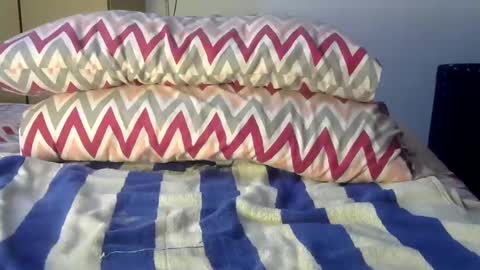 petite online show from March 9, 4:00 pm