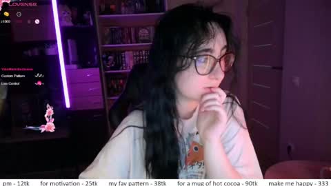 Snapshot of el_sweety chatting on April 27, 9:29 am If you like it when I meow give me a thumbs up online show from April 27, 9:29 am