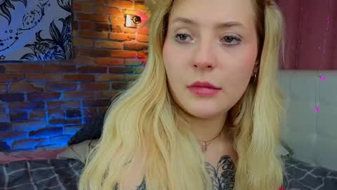 Snapshot of elainaquartzz chatting on December 10, 1:44 pm Lina online show from December 10, 1:44 pm