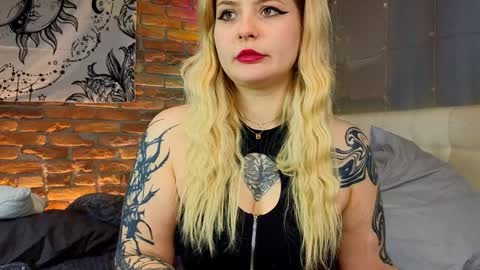 Snapshot of elainaquartzz chatting on December 27, 11:06 am Lina online show from December 27, 11:06 am