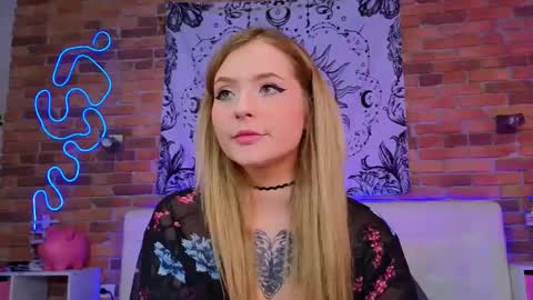 Snapshot of elainaquartzz chatting on February 17, 8:04 pm Lina online show from February 17, 8:04 pm