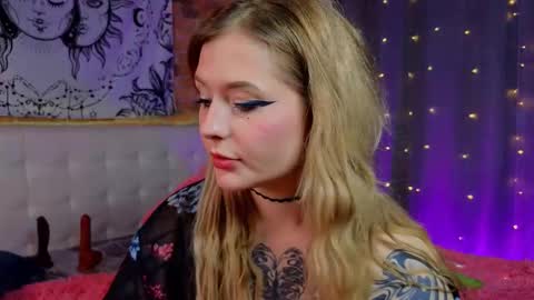 Snapshot of elainaquartzz chatting on February 18, 10:58 pm Lina online show from February 18, 10:58 pm