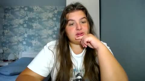 Snapshot of elanis_blair chatting on September 17, 9:11 am Elanis online show from September 17, 9:11 am