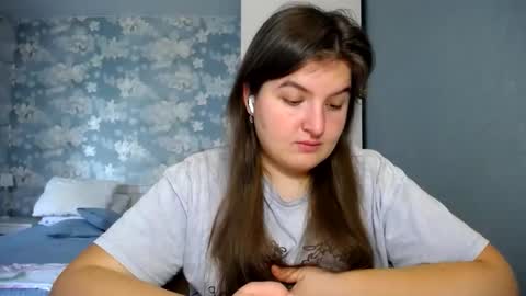 Elanis online show from March 18, 1:03 pm