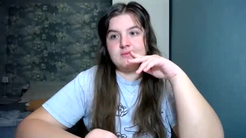 Elanis online show from April 18, 8:31 pm