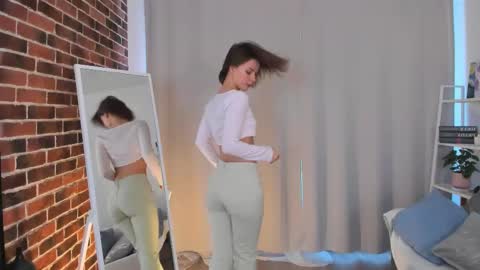 Snapshot of elannand chatting on March 11, 6:21 am ELA 3 online show from March 11, 6:21 am