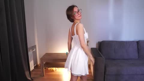 Snapshot of elannand chatting on September 13, 6:13 am ELA 3 online show from September 13, 6:13 am