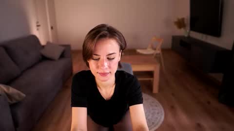 Snapshot of elannand chatting on October 9, 6:11 am ELA 3 online show from October 9, 6:11 am