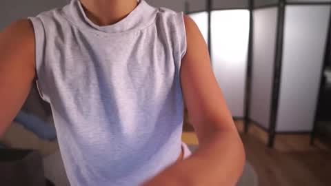 Snapshot of elannand chatting on November 29, 6:05 am ELA 3 online show from November 29, 6:05 am