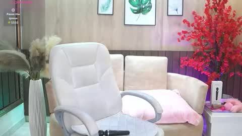 Snapshot of electraajones chatting on November 25, 11:32 am Electra Jones online show from November 25, 11:32 am